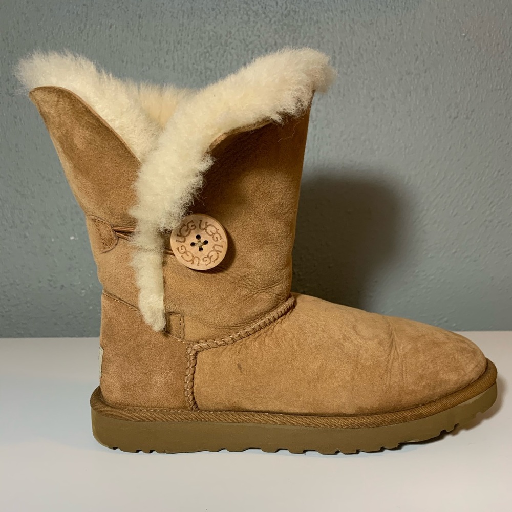 Chestnut Bailey Button Uggs - Picture 3 of 7